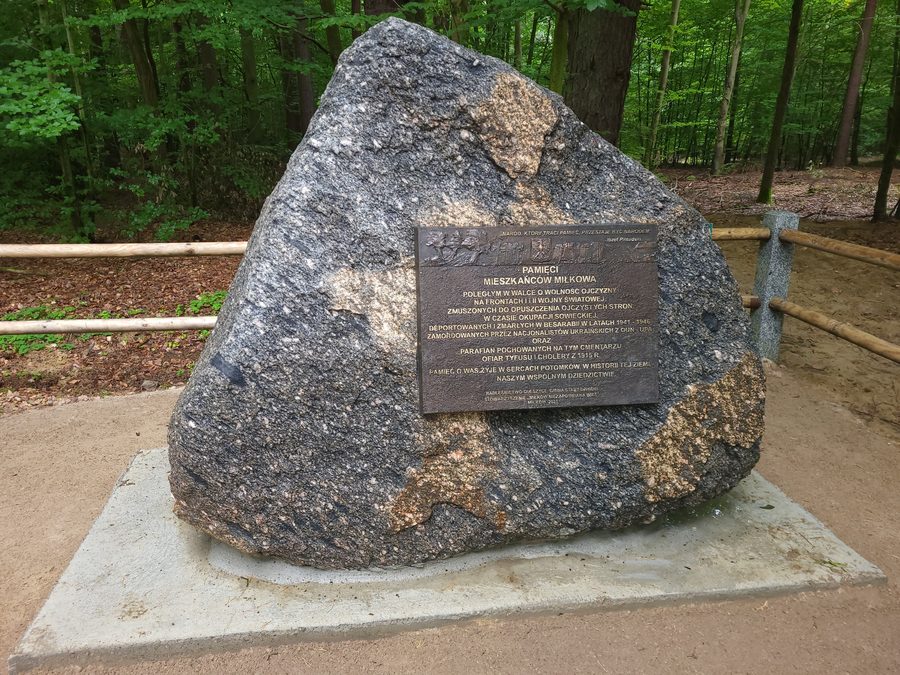 Kamie� pami�ci mieszka�c�w Mi�kowa
