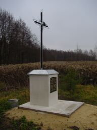 Obelisk upamiętniający dawną wieś Miłków przy stawach rybnych