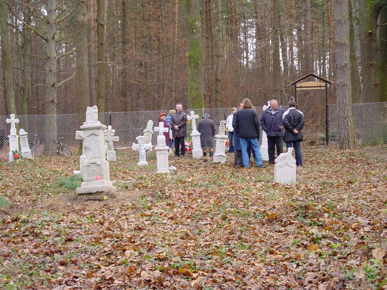 Po�wi�cenie cmentarza w Mi�kowie � 23.11.2003 r.