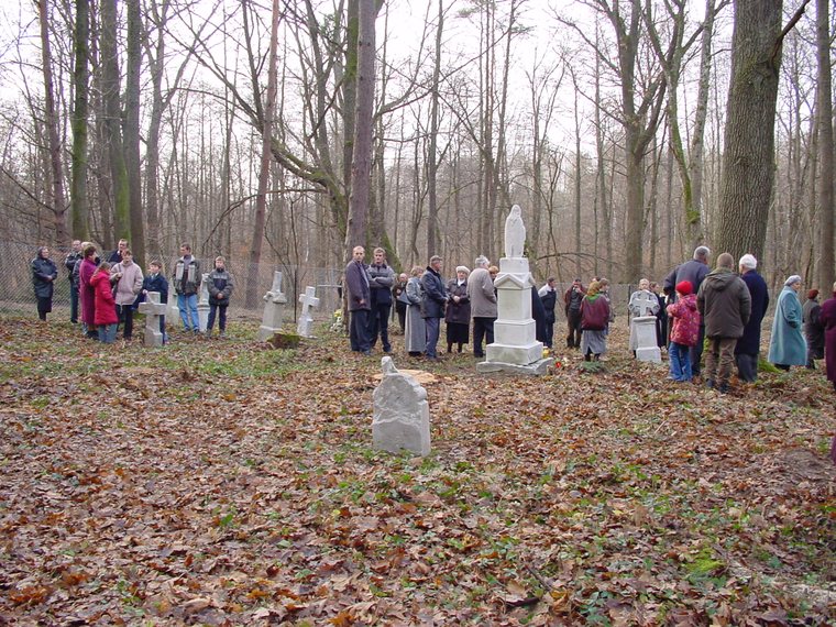Po�wi�cenie cmentarza w Mi�kowie � 23.11.2003 r.