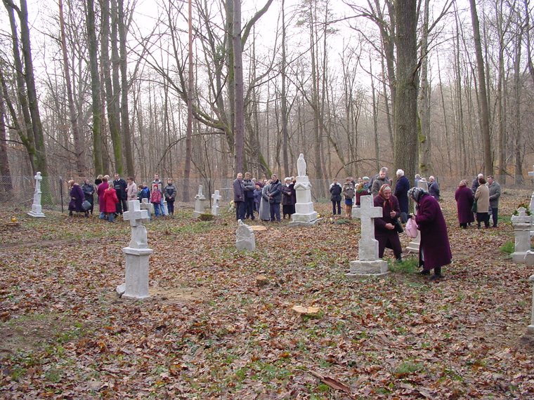 Po�wi�cenie cmentarza w Mi�kowie � 23.11.2003 r.
