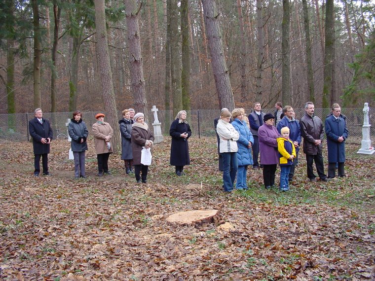 Po�wi�cenie cmentarza w Mi�kowie � 23.11.2003 r.