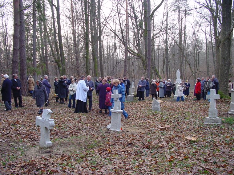 Po�wi�cenie cmentarza w Mi�kowie � 23.11.2003 r.