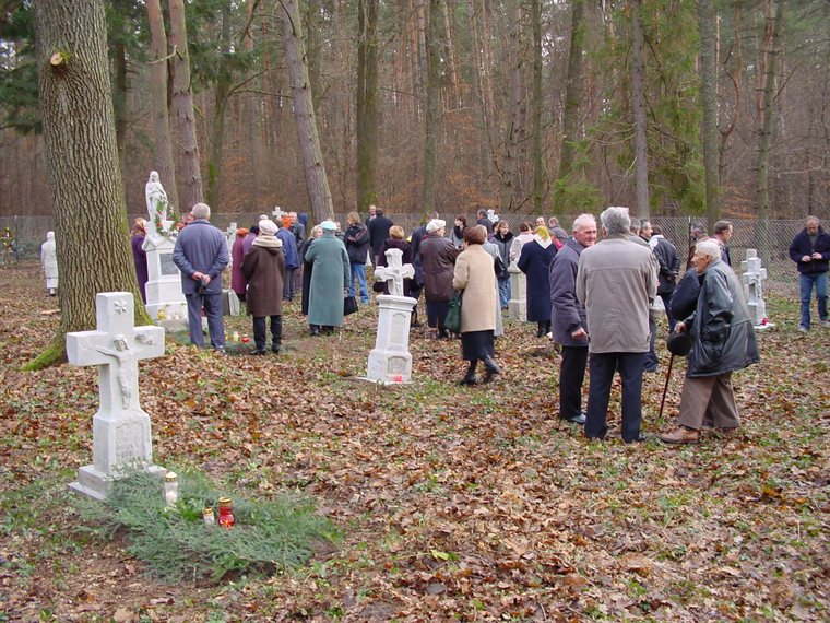 Po�wi�cenie cmentarza w Mi�kowie � 23.11.2003 r.