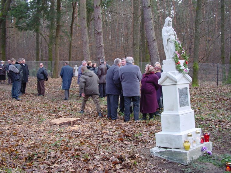Po�wi�cenie cmentarza w Mi�kowie � 23.11.2003 r.